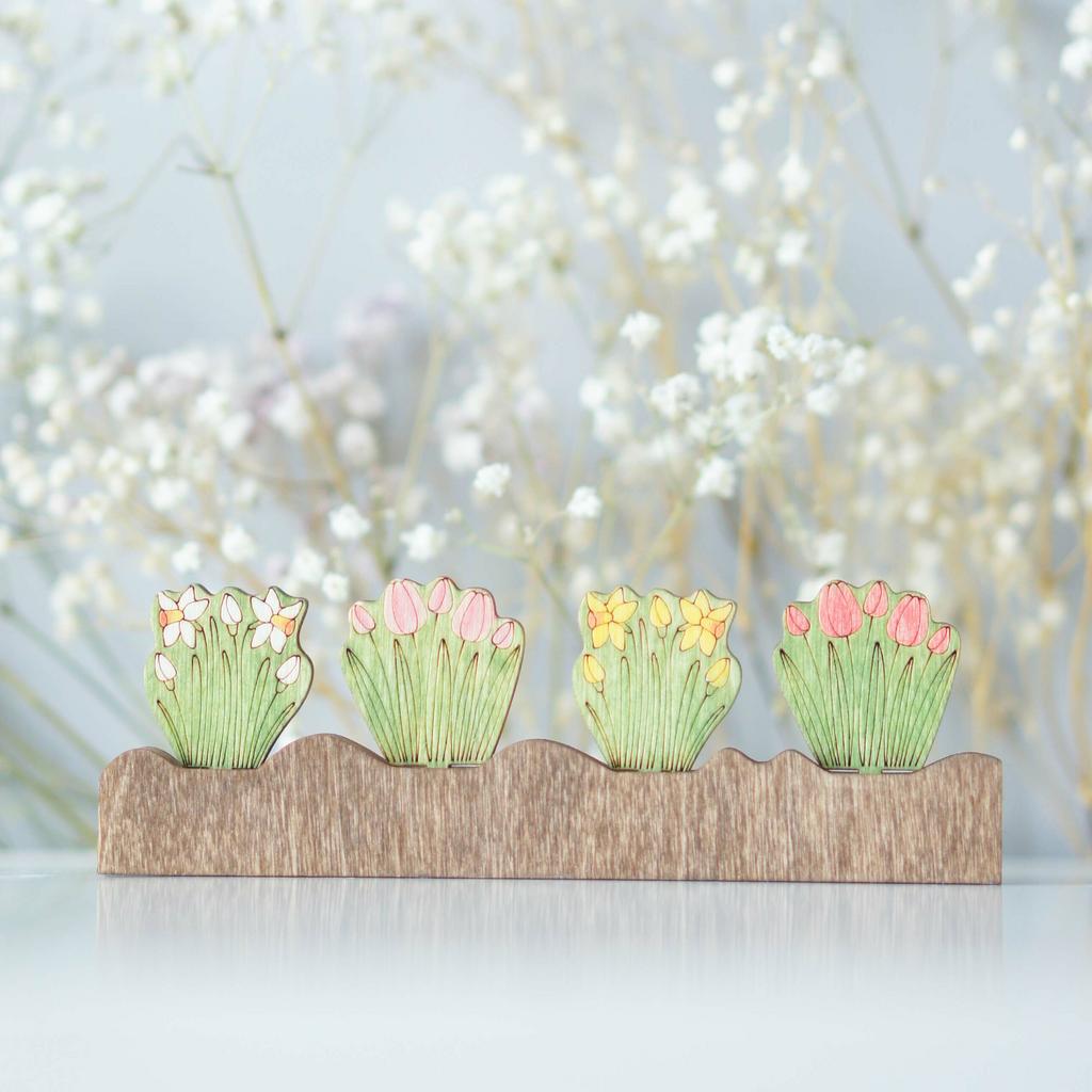 Garden bed with narcissus and tulips (set of 4)