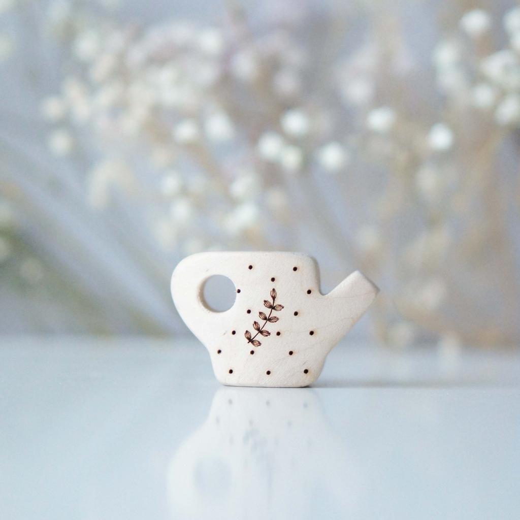 Watering can wooden toy (with sparkle)