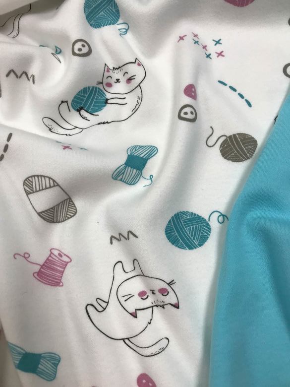 Интерлок "Кошки с клубочками"