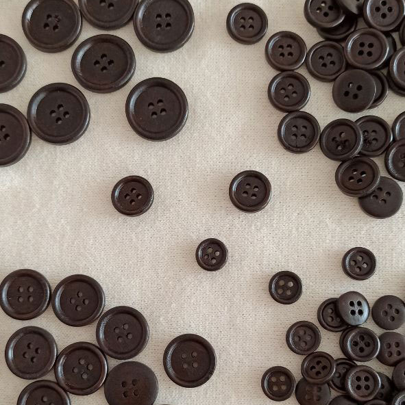 пуговица деревянная темная