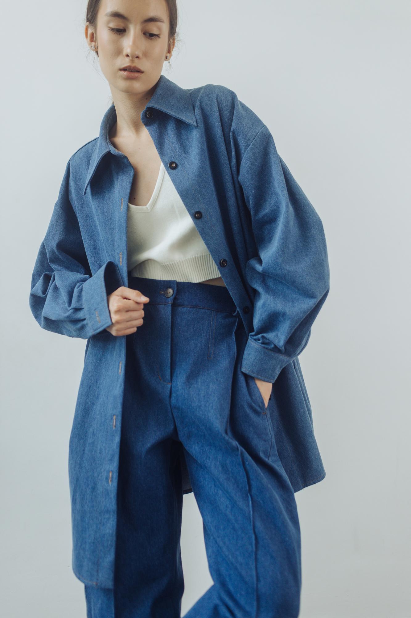 Джинсовая рубашка свободного кроя в классическом синем цвете