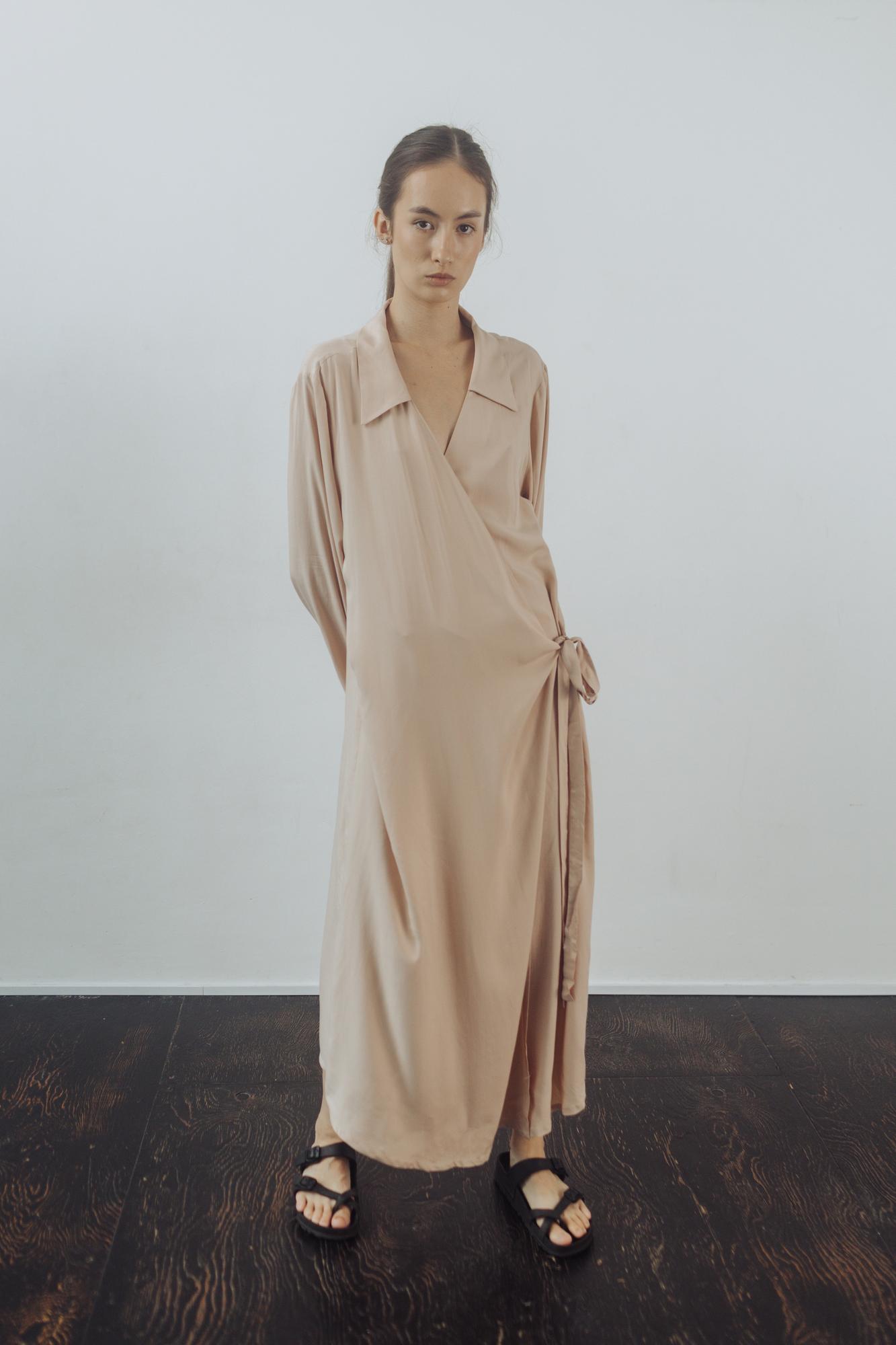 Платье макси в песочном цвете