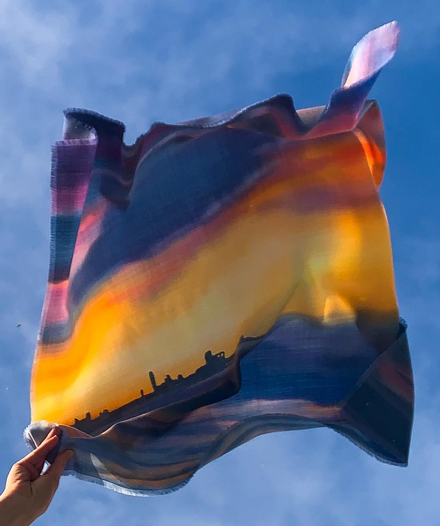 Платок шерстяной Закат Город Море. Ручная роспись. Батик