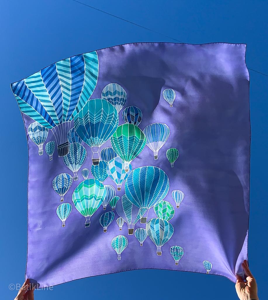 Шёлковый платок "Воздушные шары в сиреневом небе"