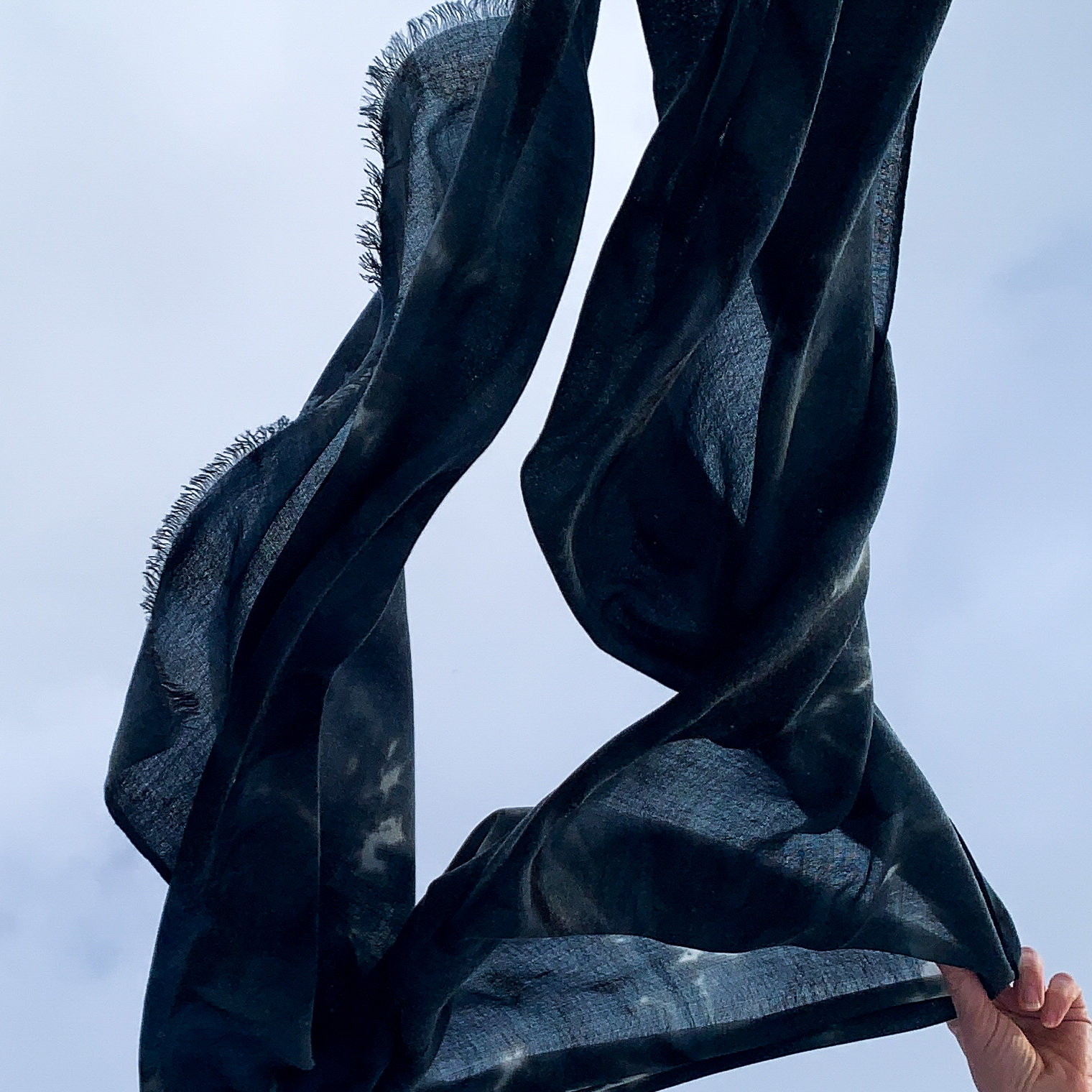 Шерстяной палантин "Почти черный"