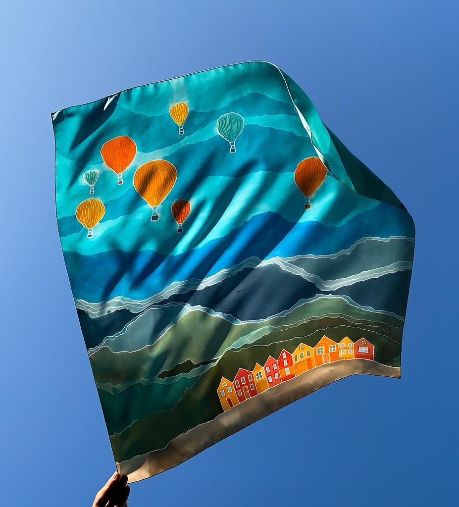 Шёлковый платок "Солнечный город и воздушные шары"