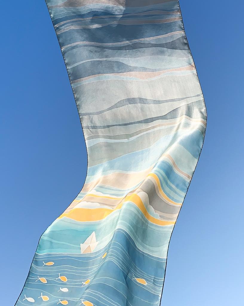 Шелковый шарф. Роспись батик. Бумажные кораблики