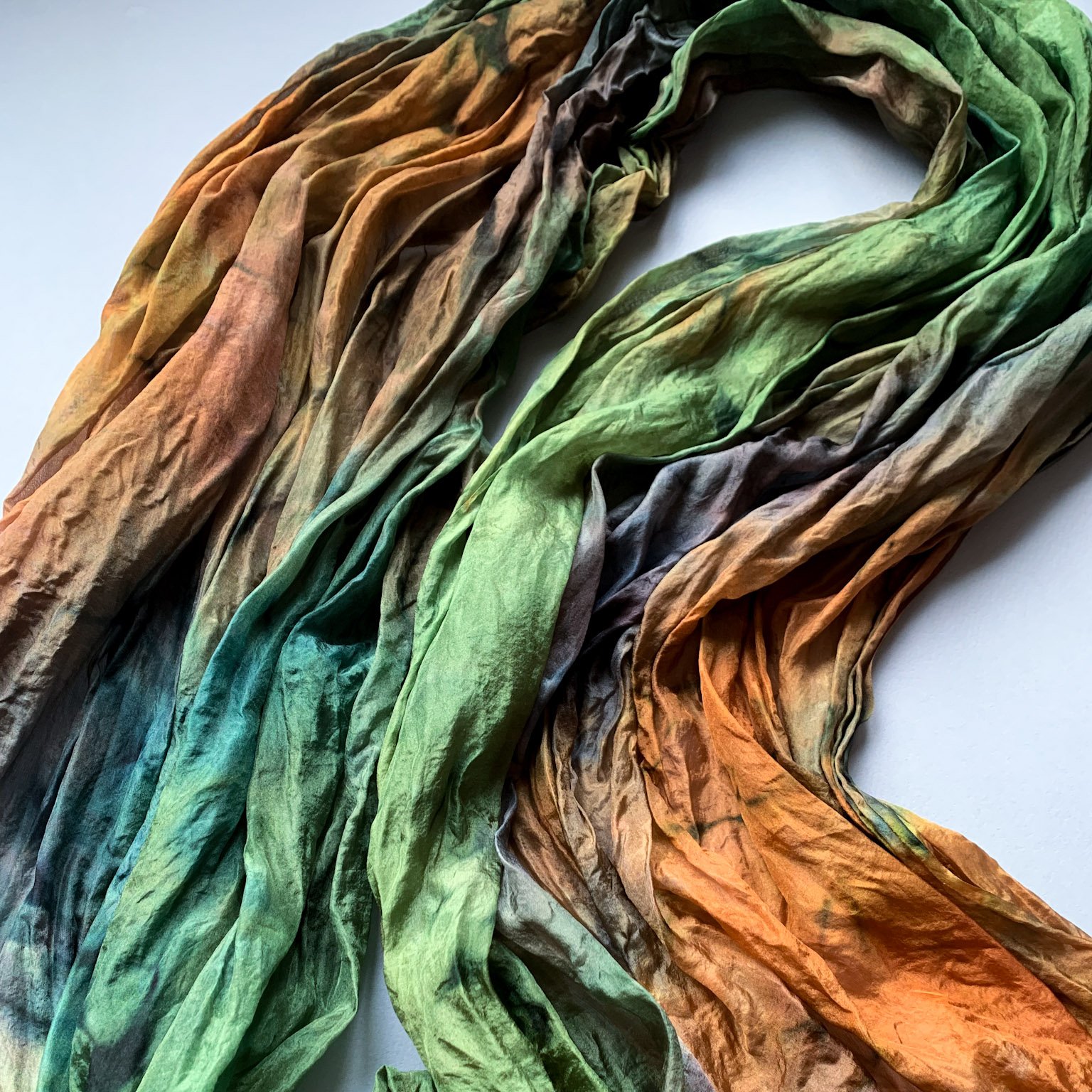 Шёлковый датый палантин. Оттенки зеленого, охры