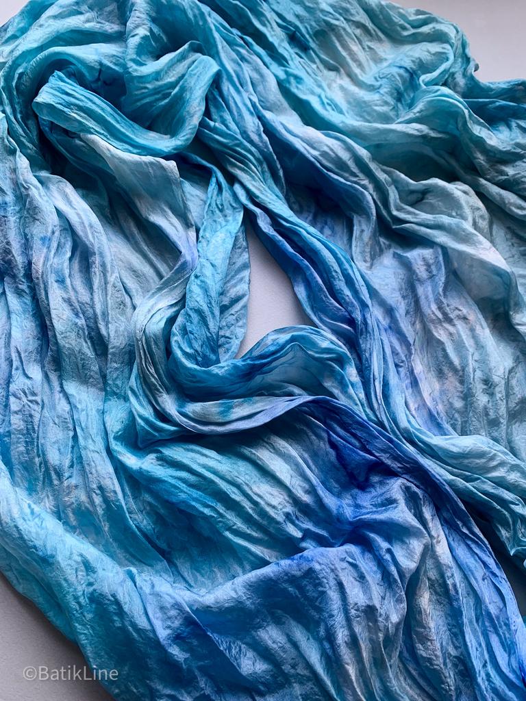 Шелковый палантин Незабудка окрашен вручную