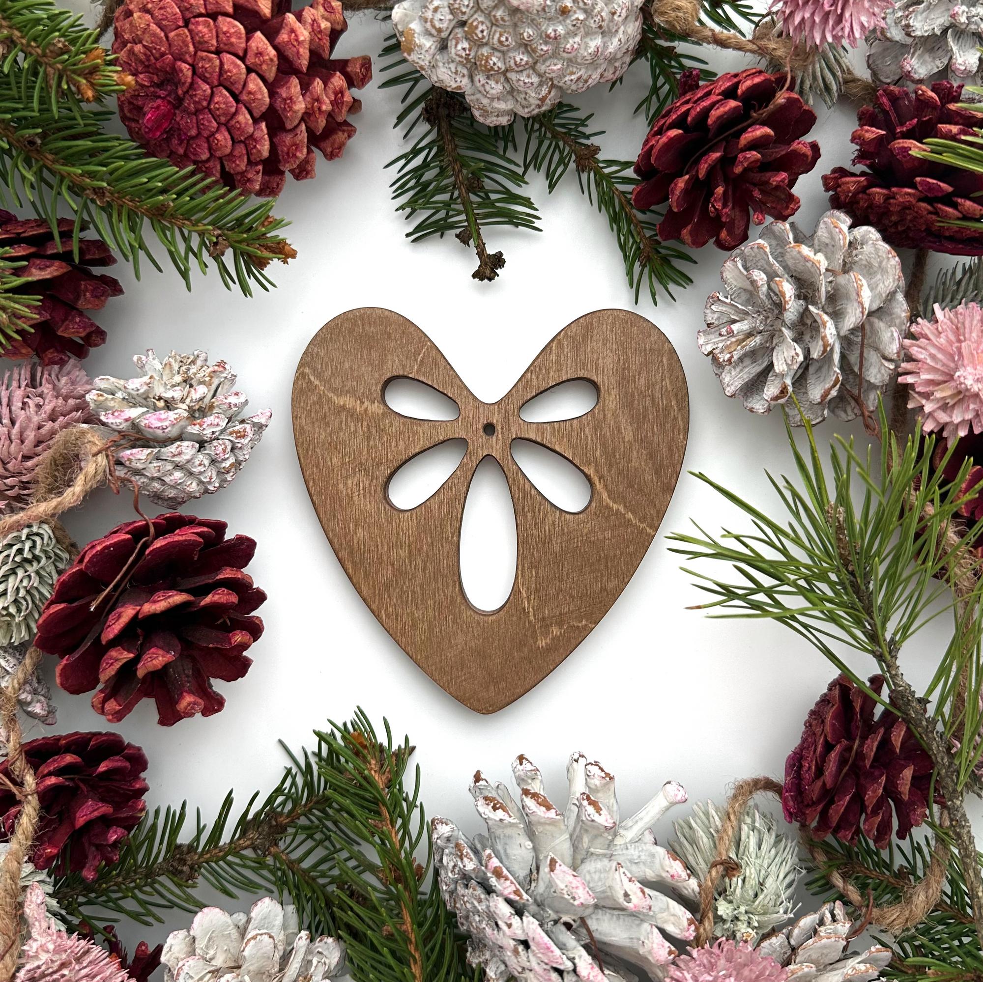 "Сердце" (4 шт) Деревянная елочная игрушка из коллекции "Уют"