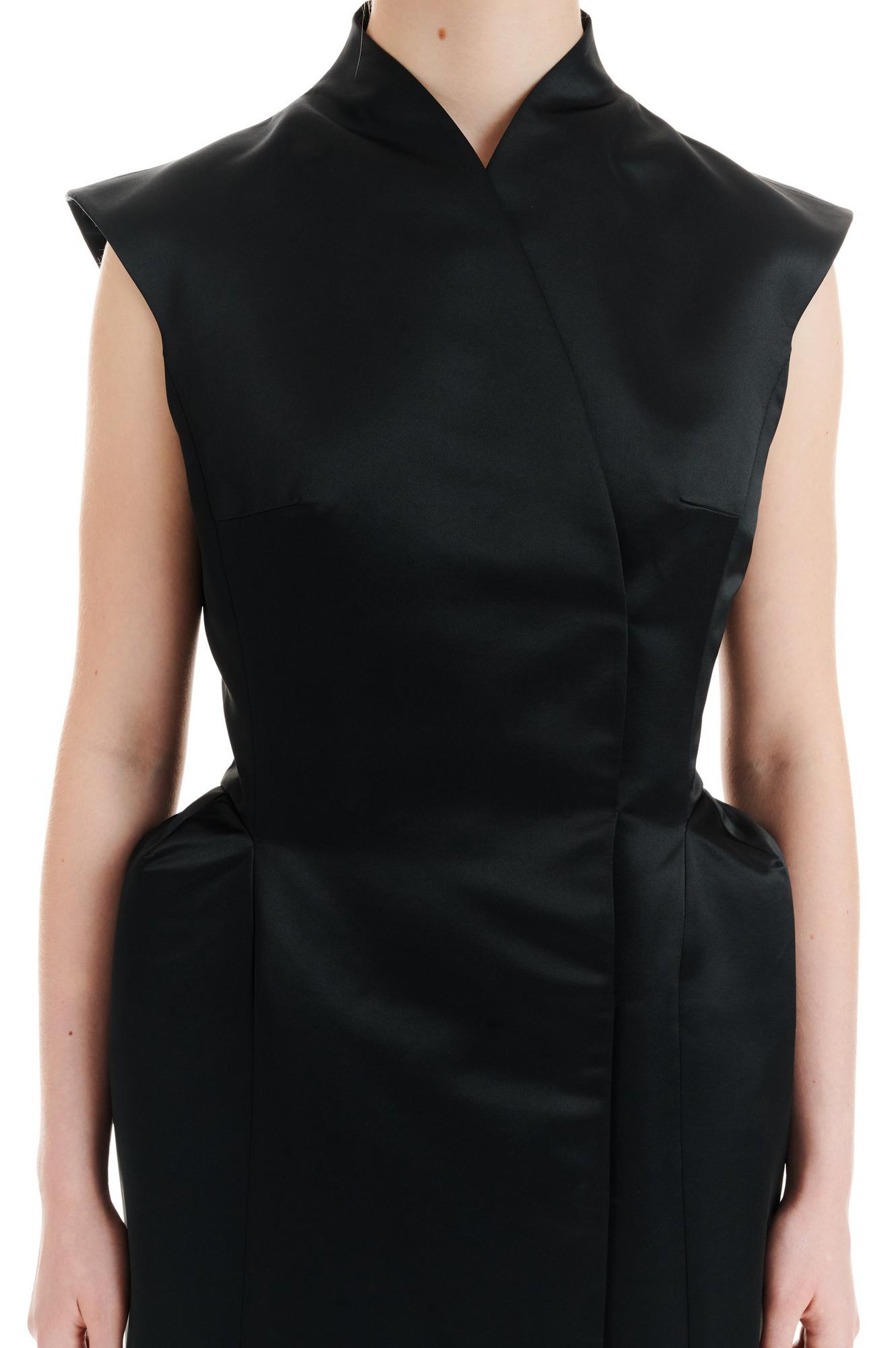 Платье с объёмными боками