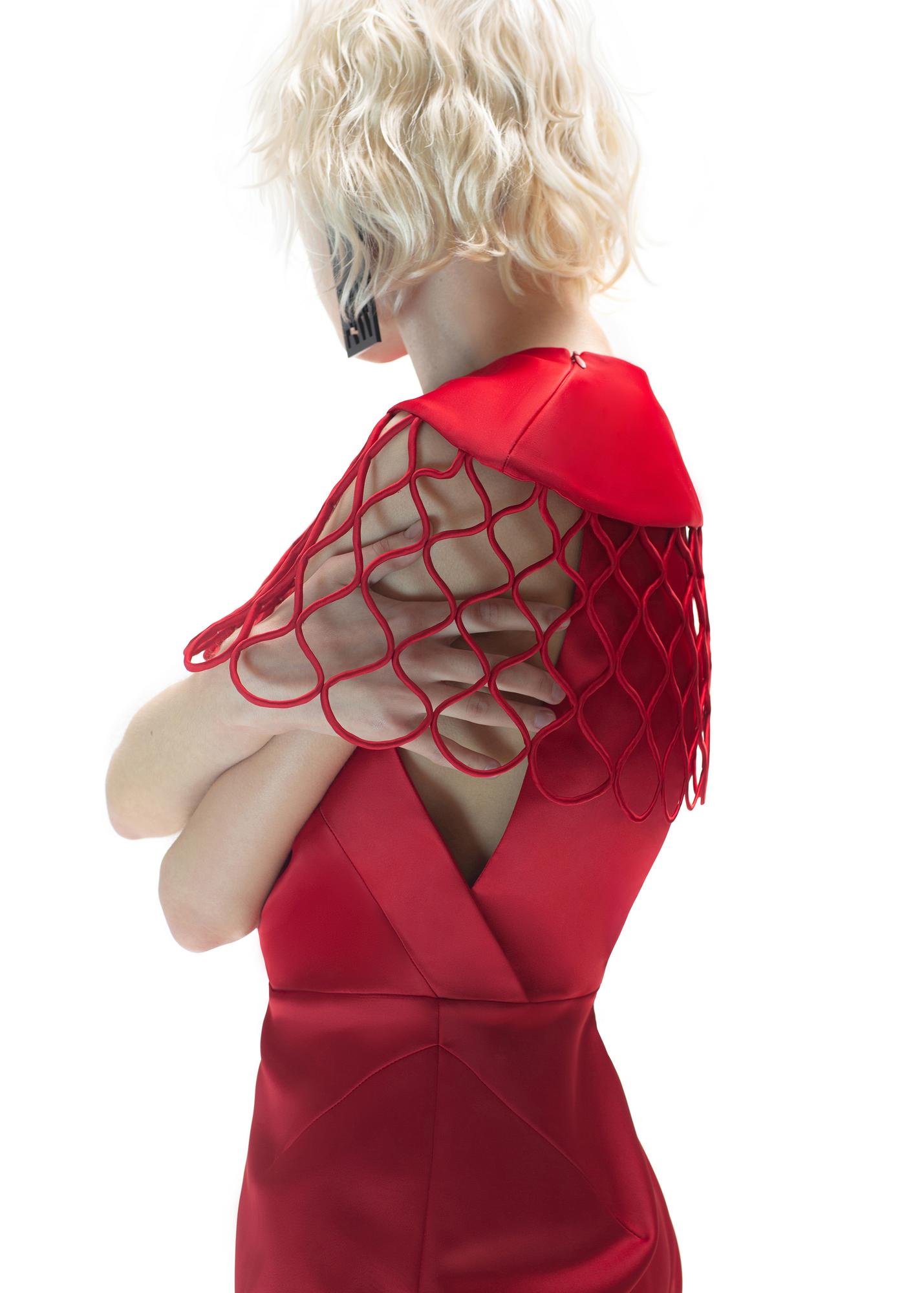 Кейп с сеткой ручного плетения