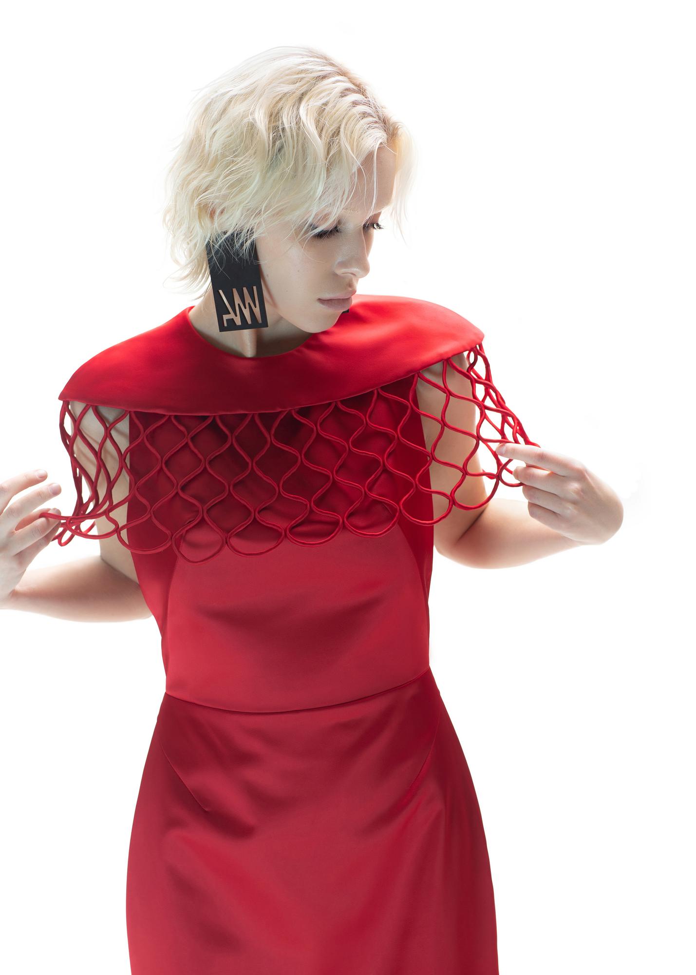 Кейп с сеткой ручного плетения