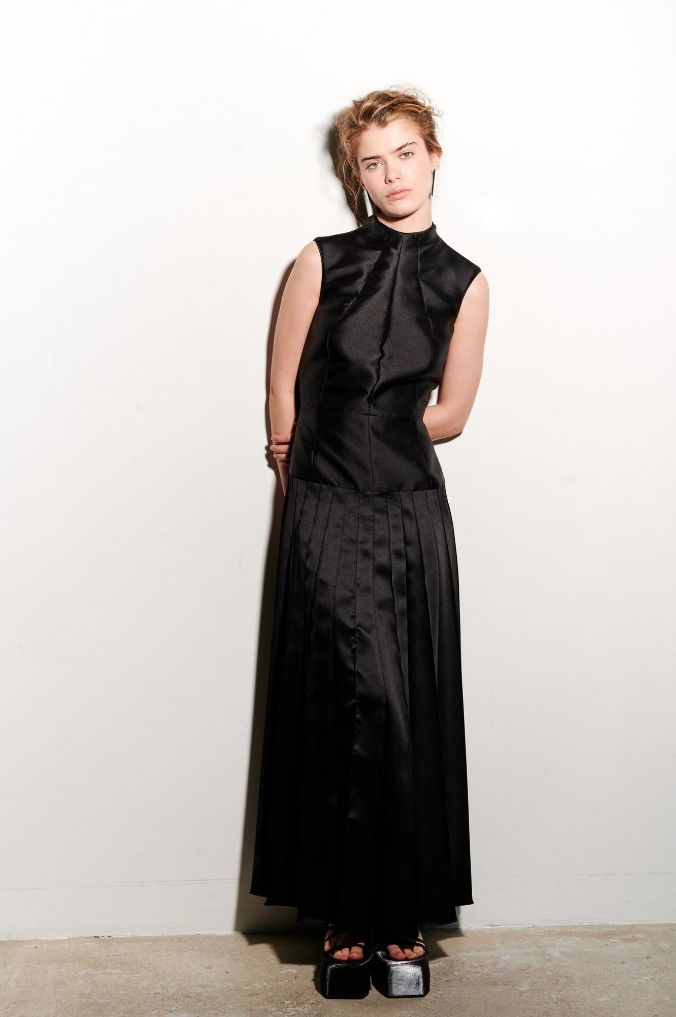 Платье на кокетке с юбкой-плиссе