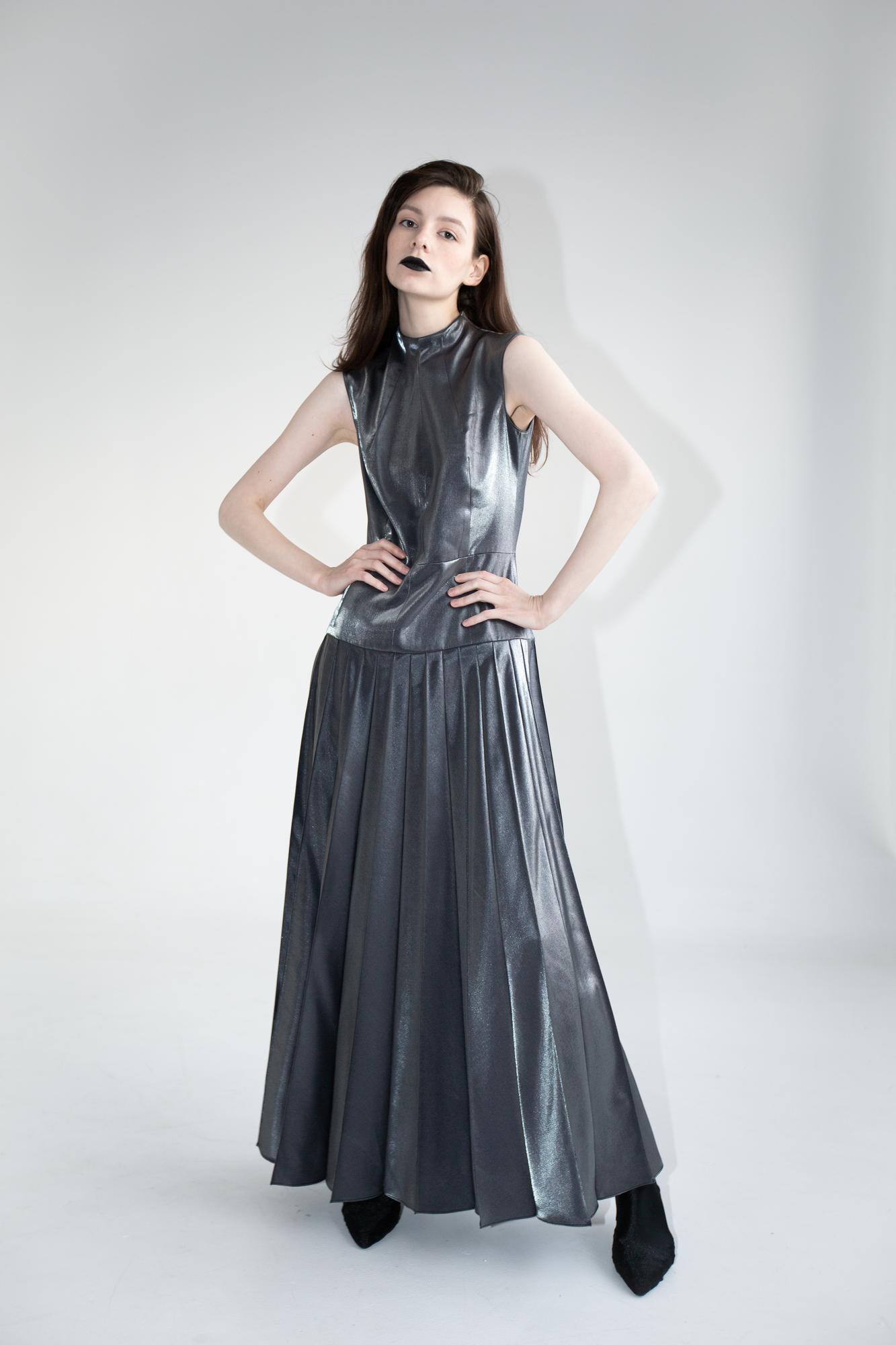 Платье на кокетке с юбкой-плиссе