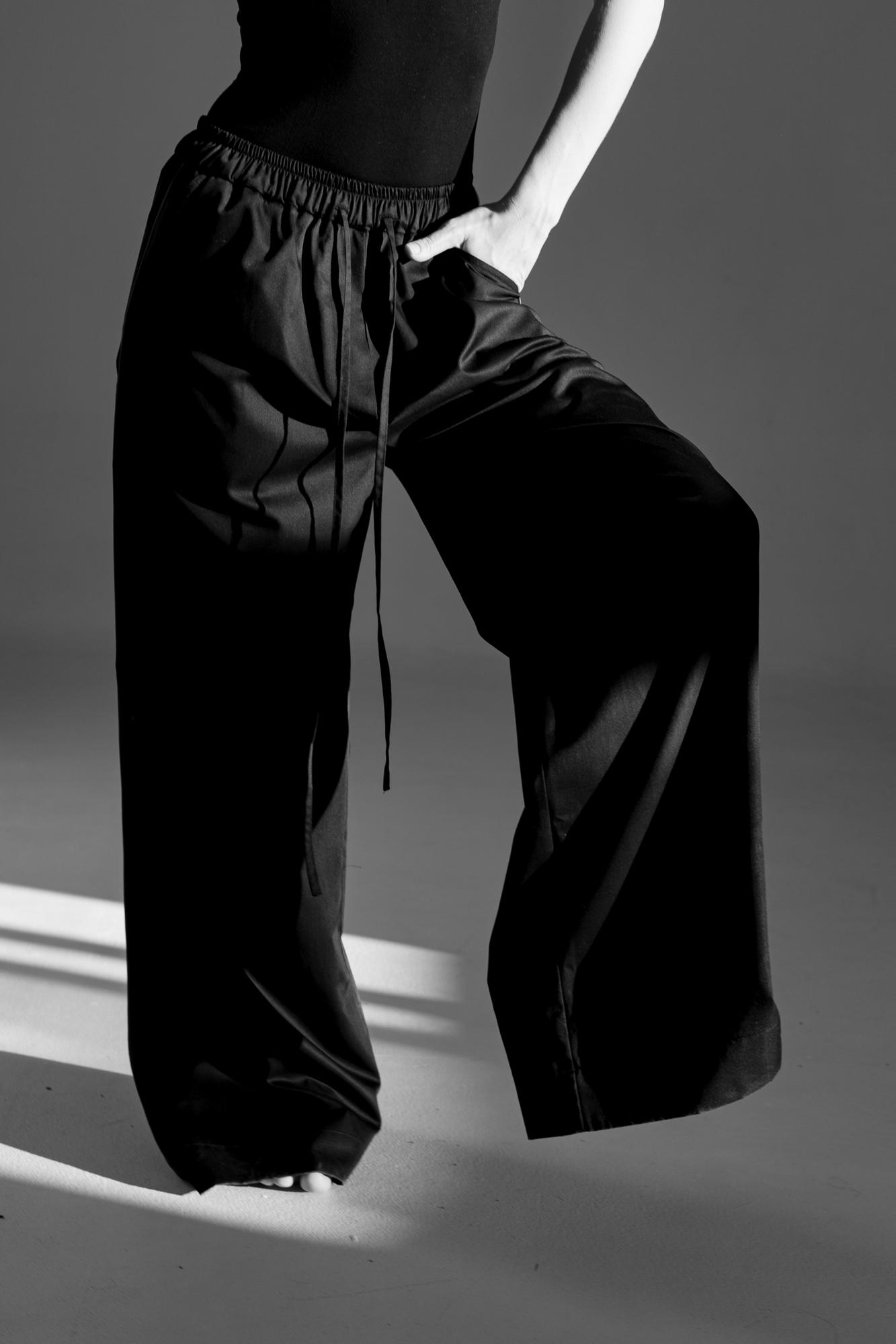 Брюки с лампасами