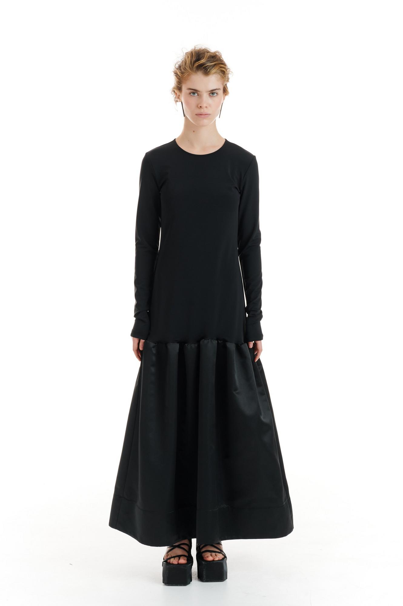 Платье с атласной юбкой