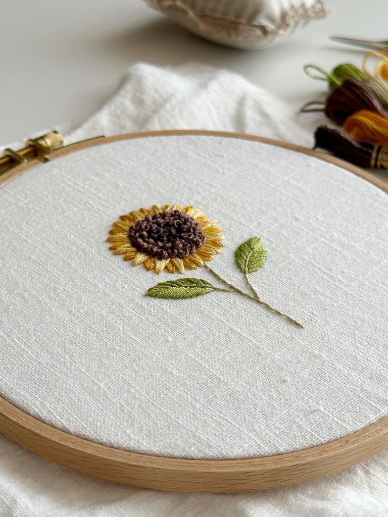 Бесплатная схема для вышивки "Подсолнух" + видеоурок. Уровень сложности: низкий