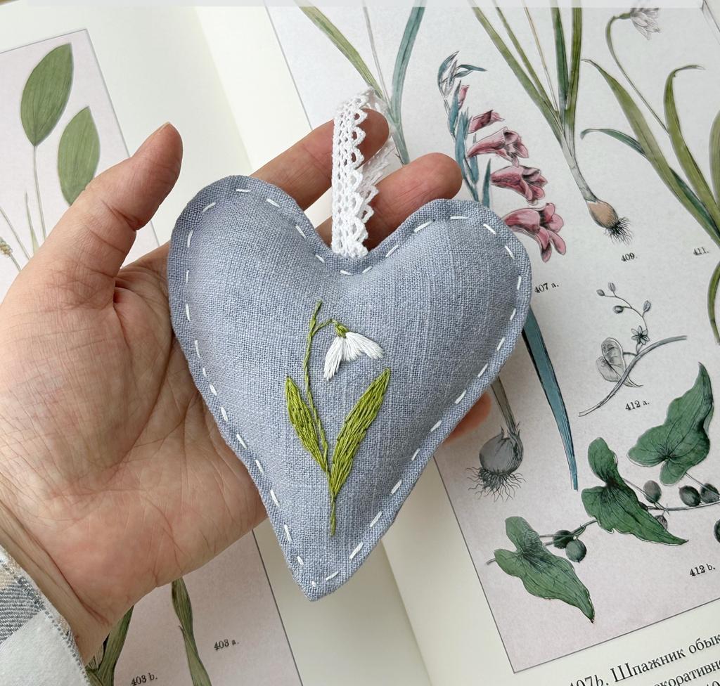 Бесплатный мастер-класс "Сердечко с вышивкой своими руками"