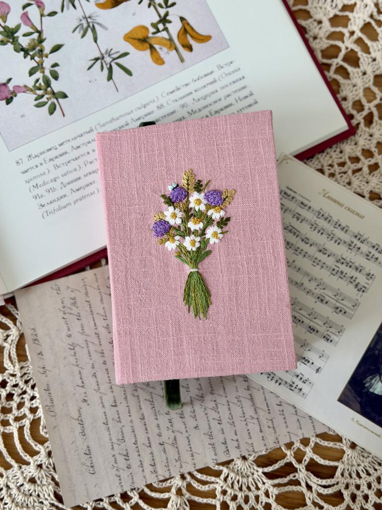 Блокнот А6 с ручной вышивкой