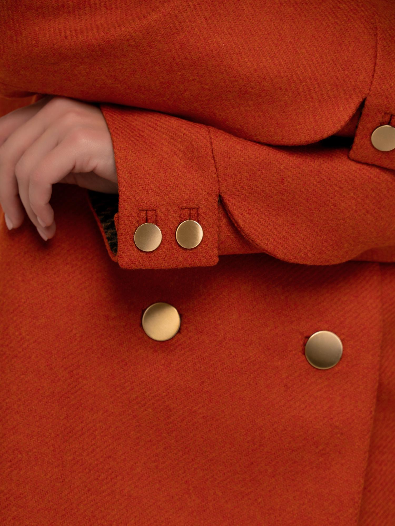 Двубортный жакет-полупальто с дизайнерской шлицей на рукаве