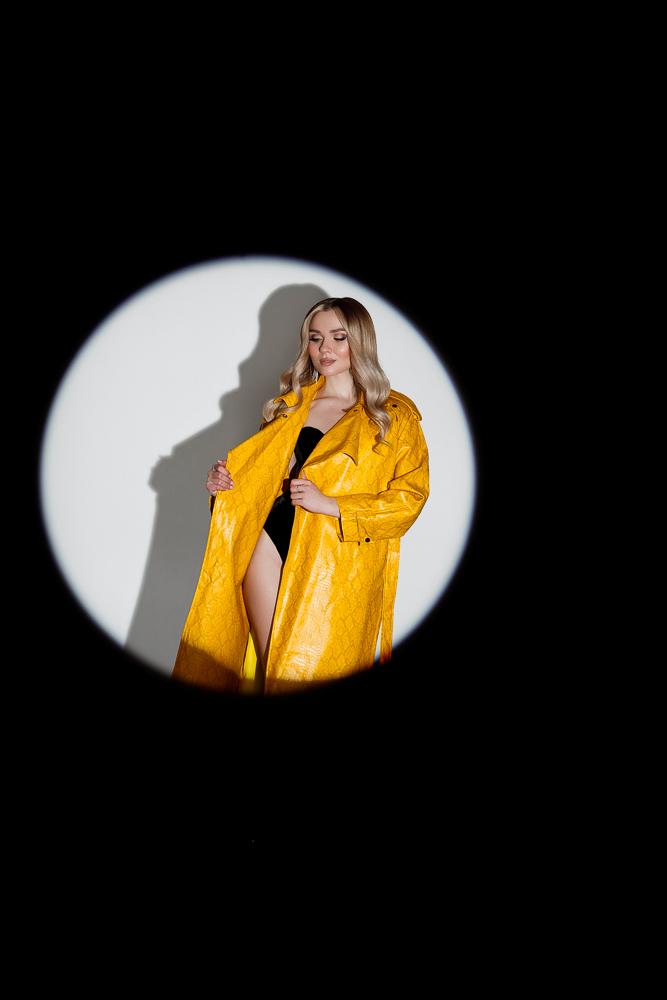 Плащ жёлтый