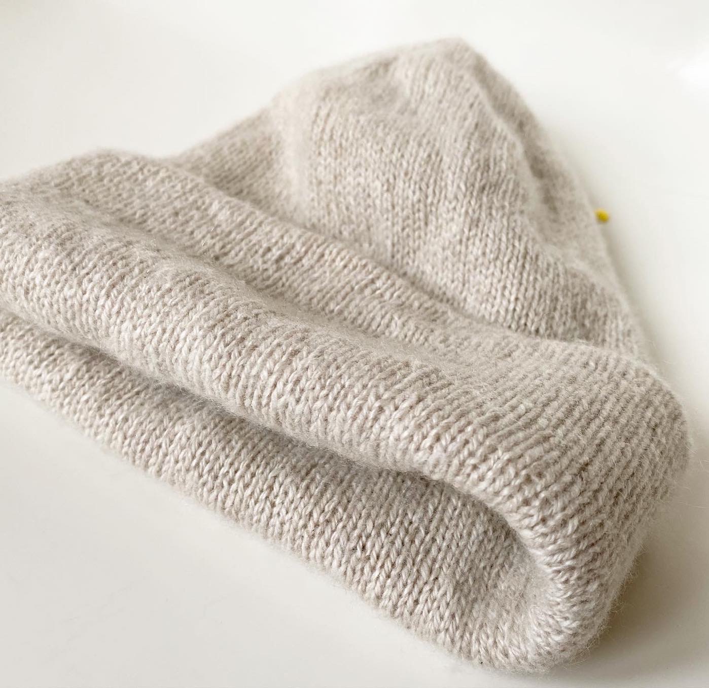 КАШЕМИРОВАЯ ДВОЙНАЯ ШАПКА БЕЛЫЙ ПЕСОК