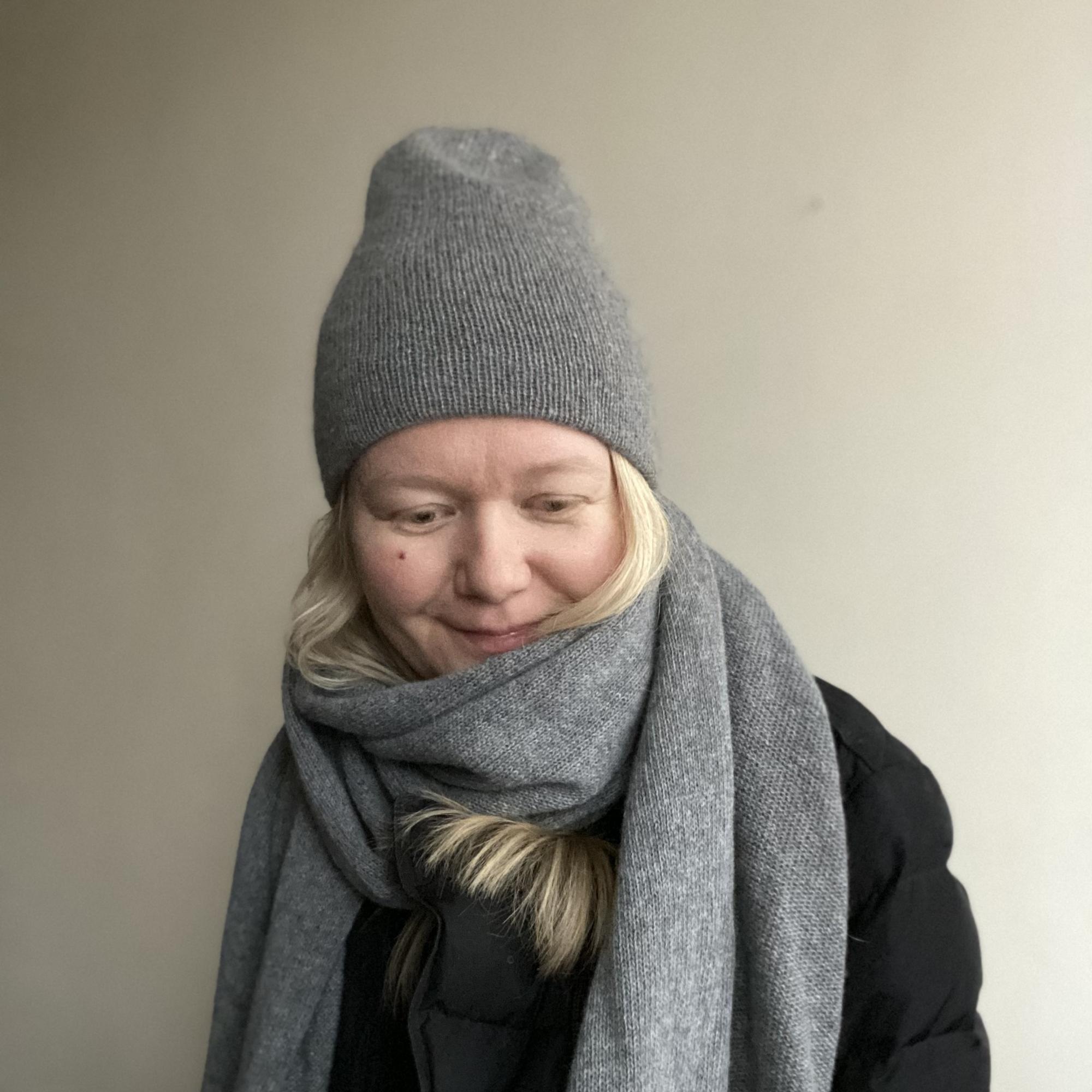 КАШЕМИРОВАЯ ДВОЙНАЯ ШАПКА СЕРЫЙ ТУМАН