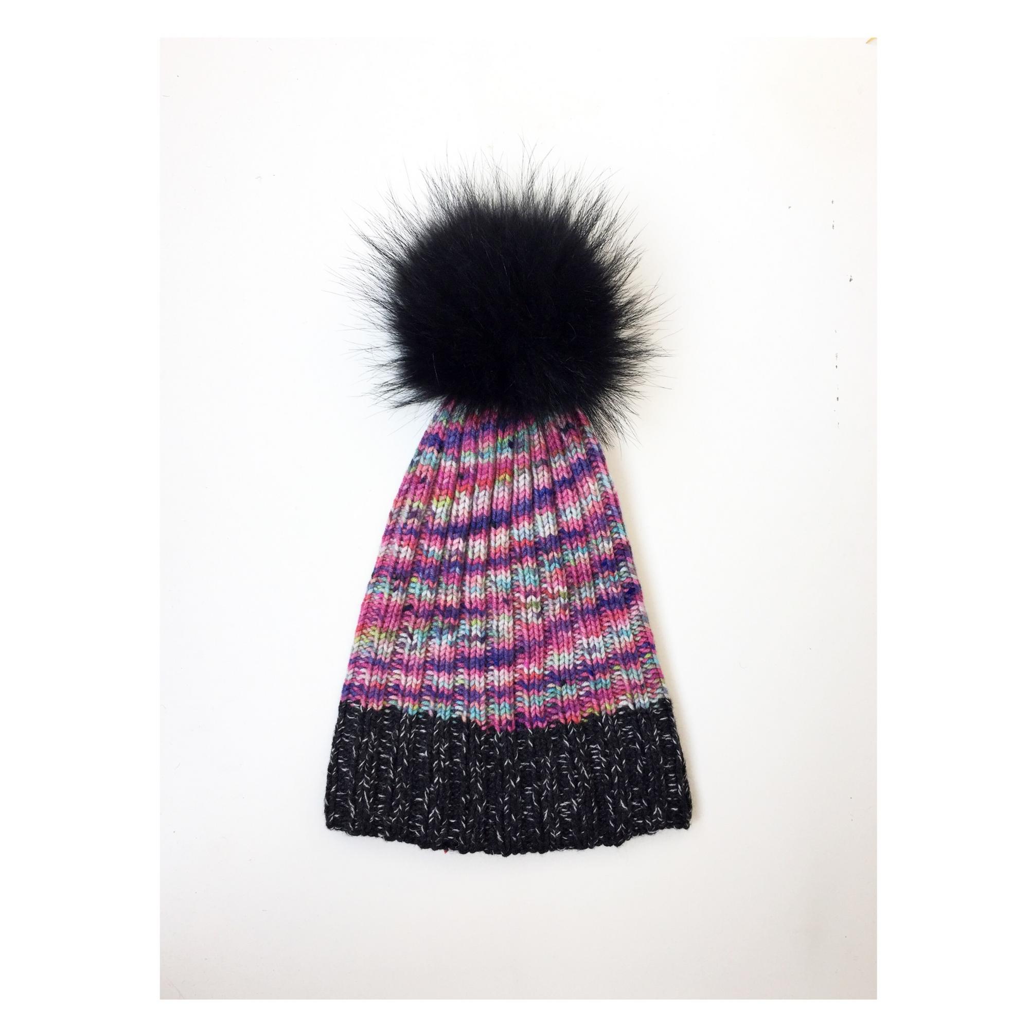 ШАПКА VIBES РОЗОВАЯ ИЗ ПРЯЖИ РУЧНОГО ОКРАШИВАНИЯ И КАШЕМИРА СО СЪЕМНЫМ ПОМПОНОМ