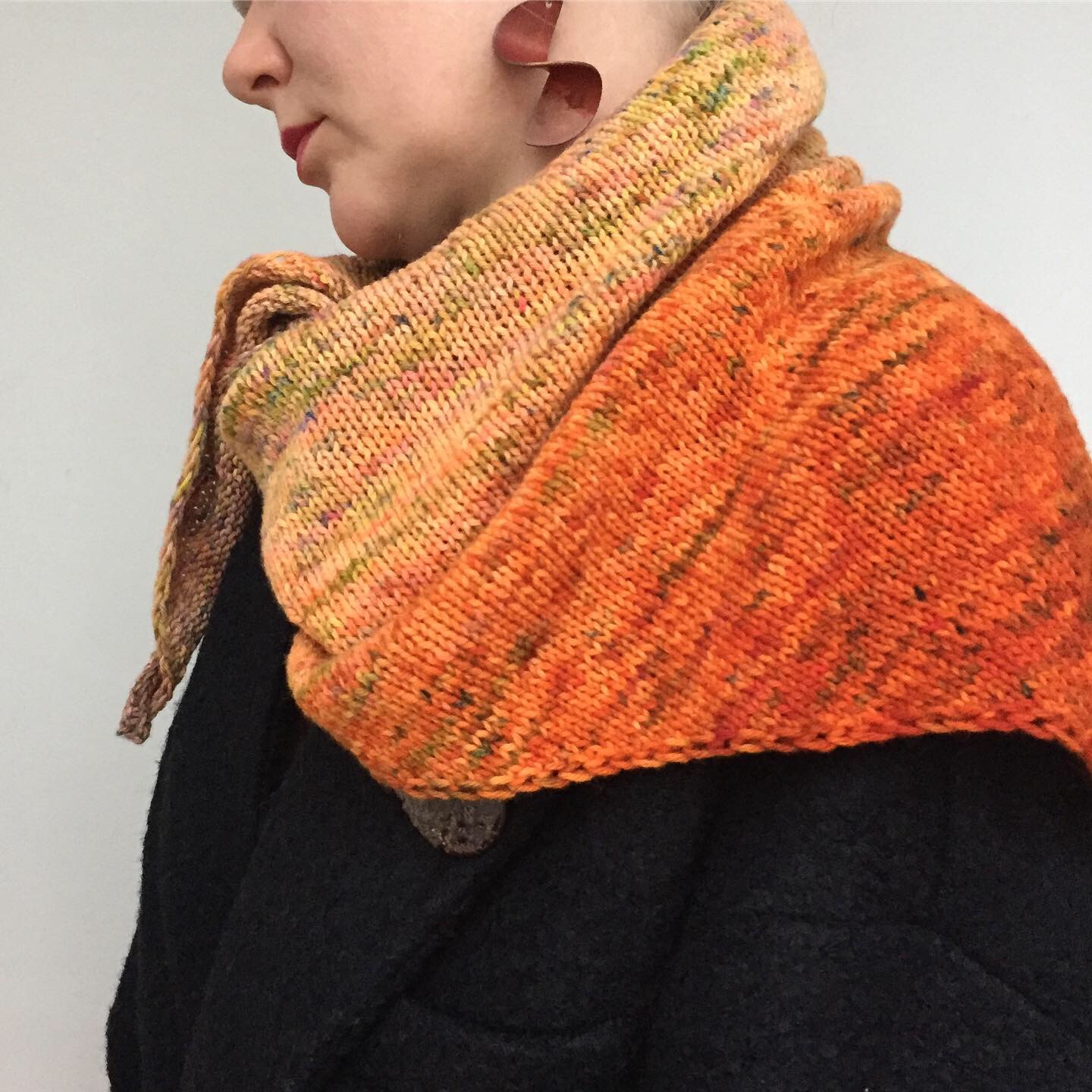 КОСЫНКА ВЛЮБЛЕННЫЙ ЛЕВИТАН ИЗ ПРЯЖИ РУЧНОГО КРАШЕНИЯ