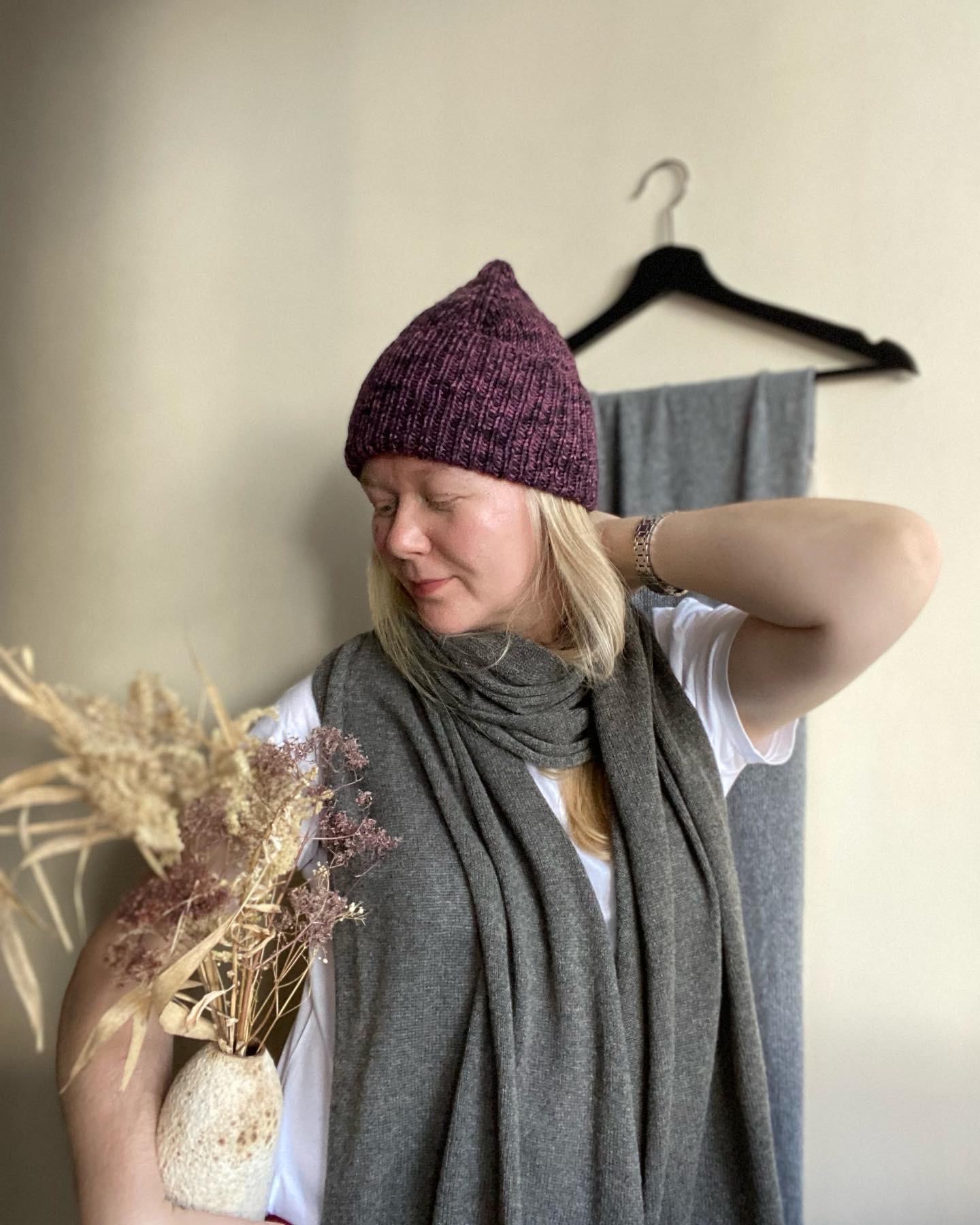 ШАПКА DEEP PURPLE ИЗ ПРЯЖИ РУЧНОГО ОКРАШИВАНИЯ