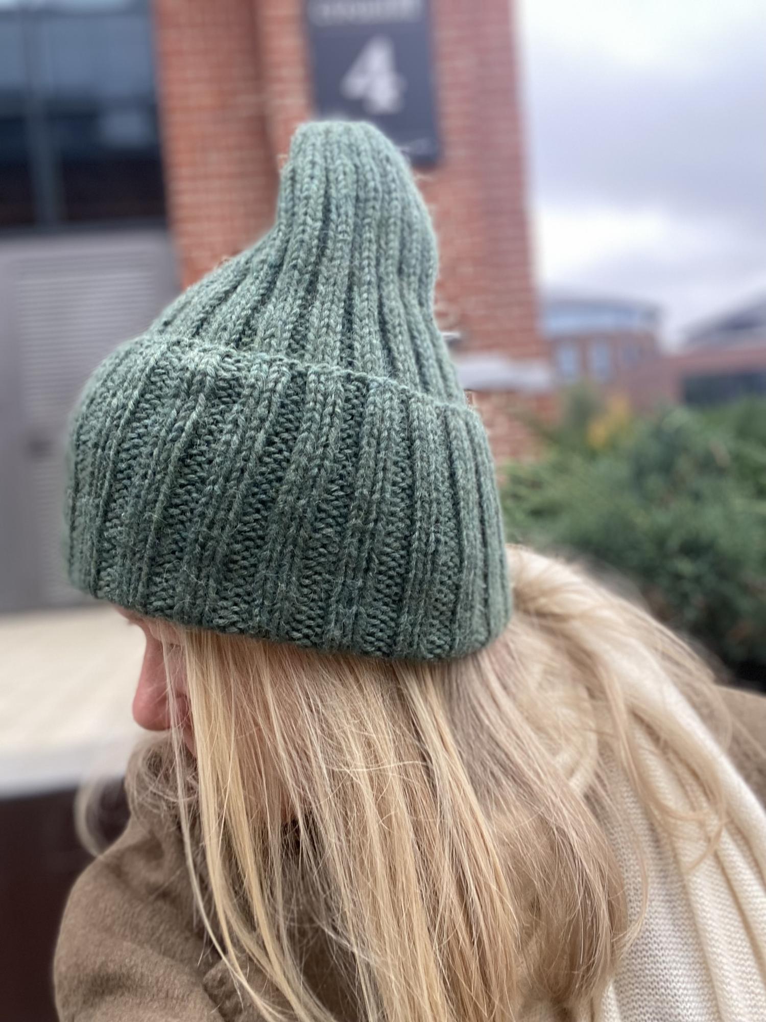 ШАПКА ШАЛФЕЙ ИЗ СУРИ АЛЬПАКИ, СУПЕРКИДМОХЕРА И МЕРИНОСА С ОТВОРОТОМ