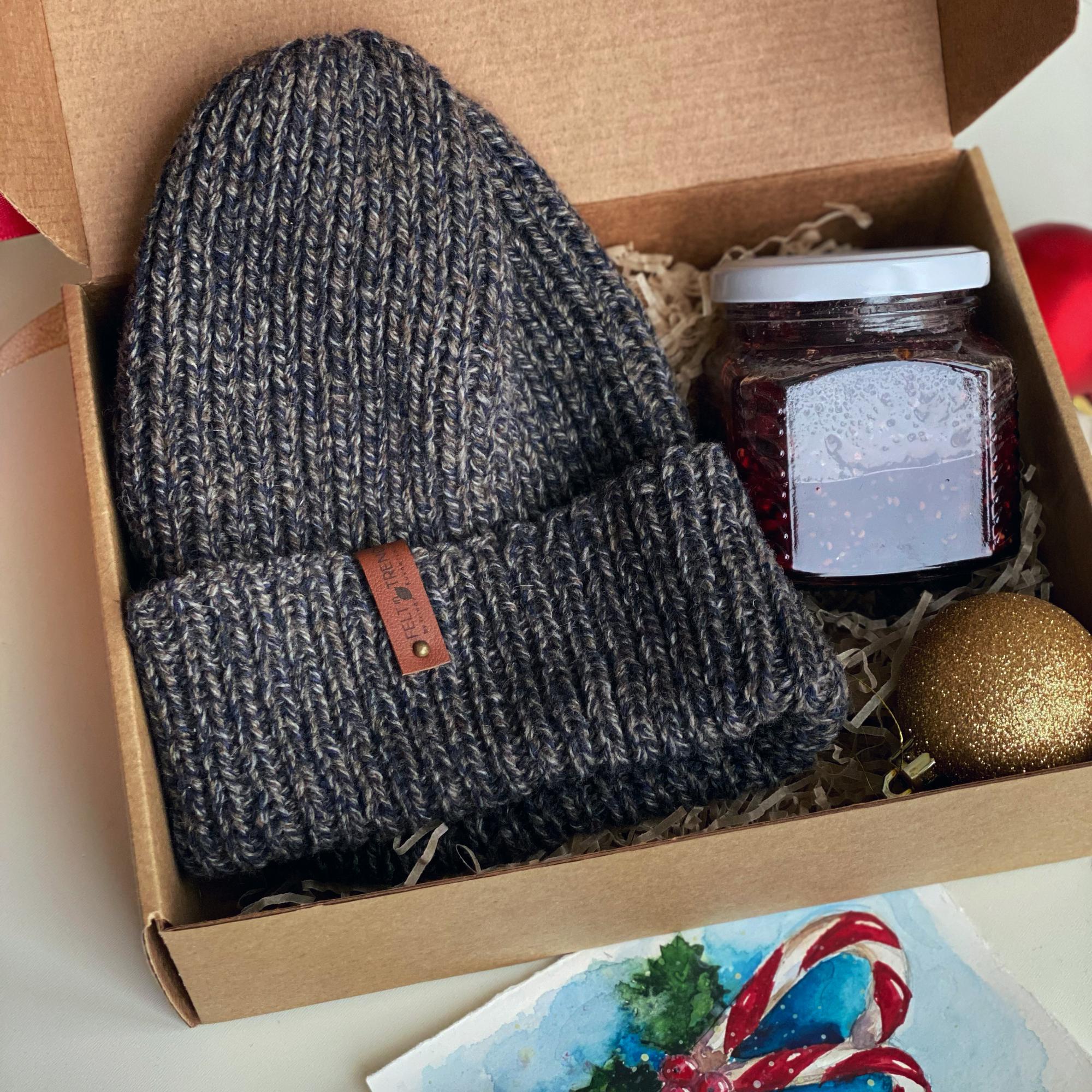 МУЖСКОЙ ПОДАРОЧНЫЙ НОВОГОДНИЙ НАБОР #3 С ШАПКОЙ ИЗ ЯКА И МЕРИНОСА