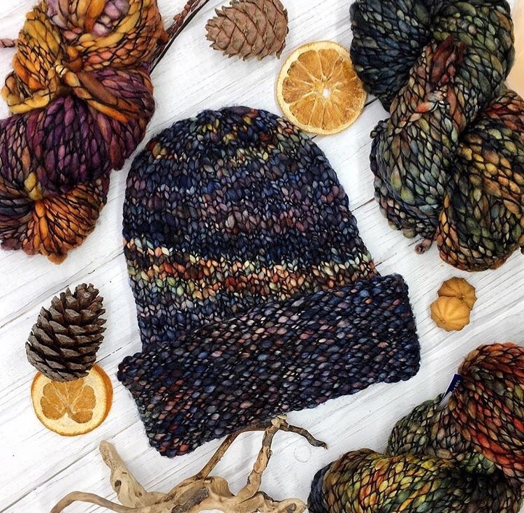 ШАПКА МАГИЧЕСКИЙ  ДРАКОН ИЗ МЕРИНОСА РУЧНОГО КРАШЕНИЯ (УРУГВАЙ)