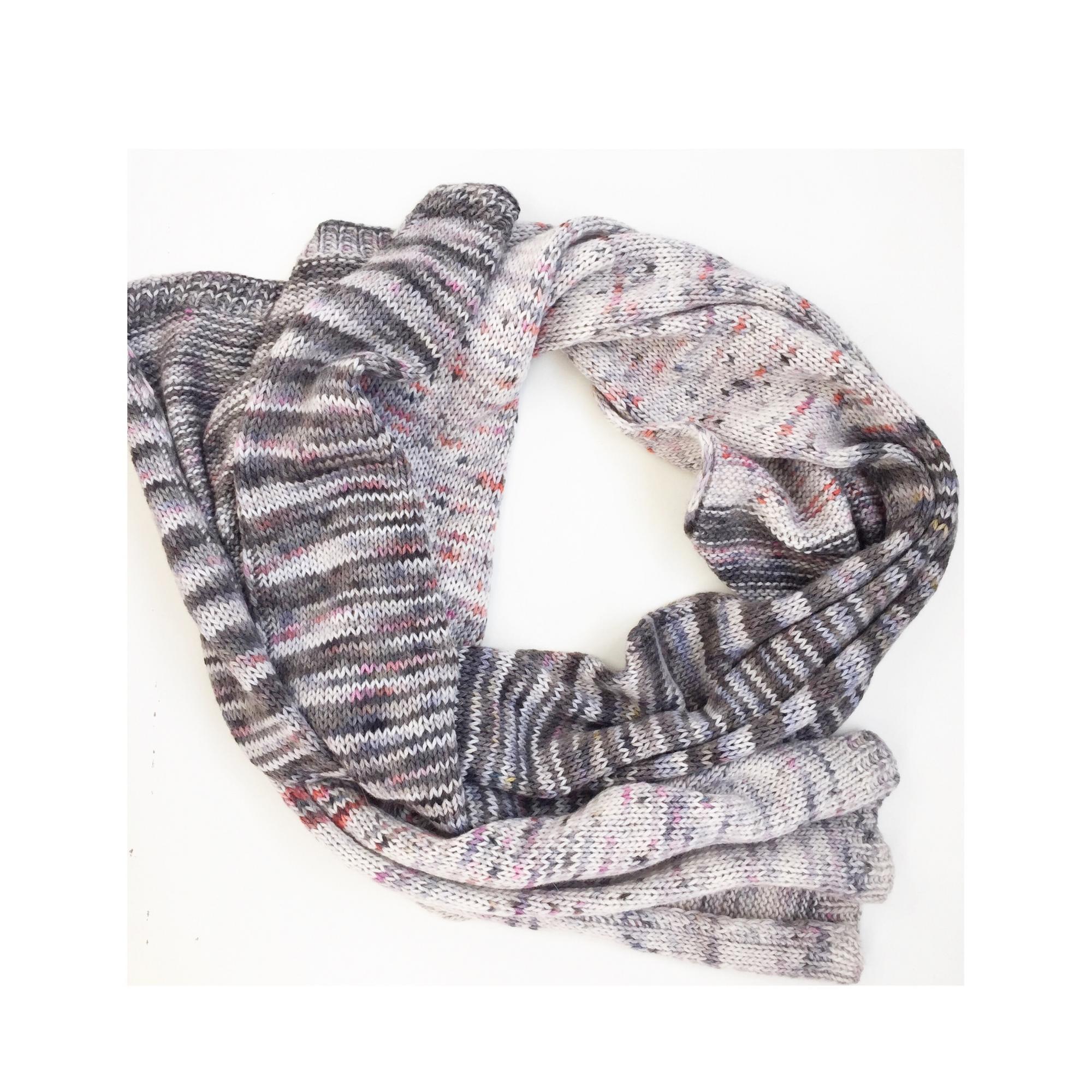 ПАЛАНТИН ЦВЕТЫ НА КАМНЯХ ИЗ МЕРИНОСА РУЧНОГО КРАШЕНИЯ