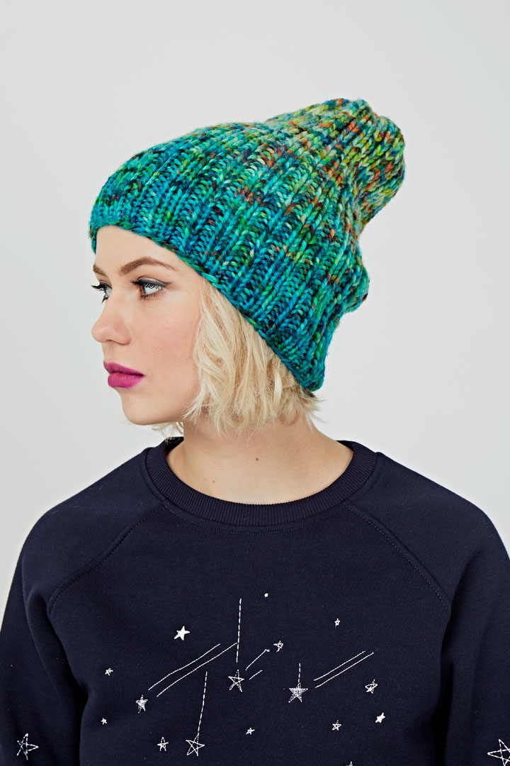 ШАПКА ДЖЕНИФЕР ИЗ ПРЯЖИ РУЧНОГО ОКРАШИВАНИЯ