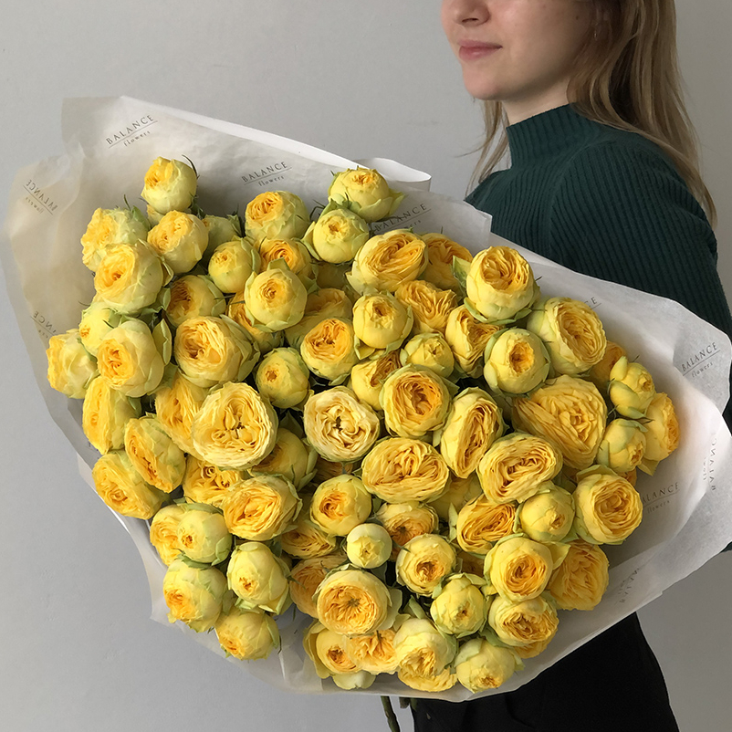 Желтые пионовидные кустовые розы