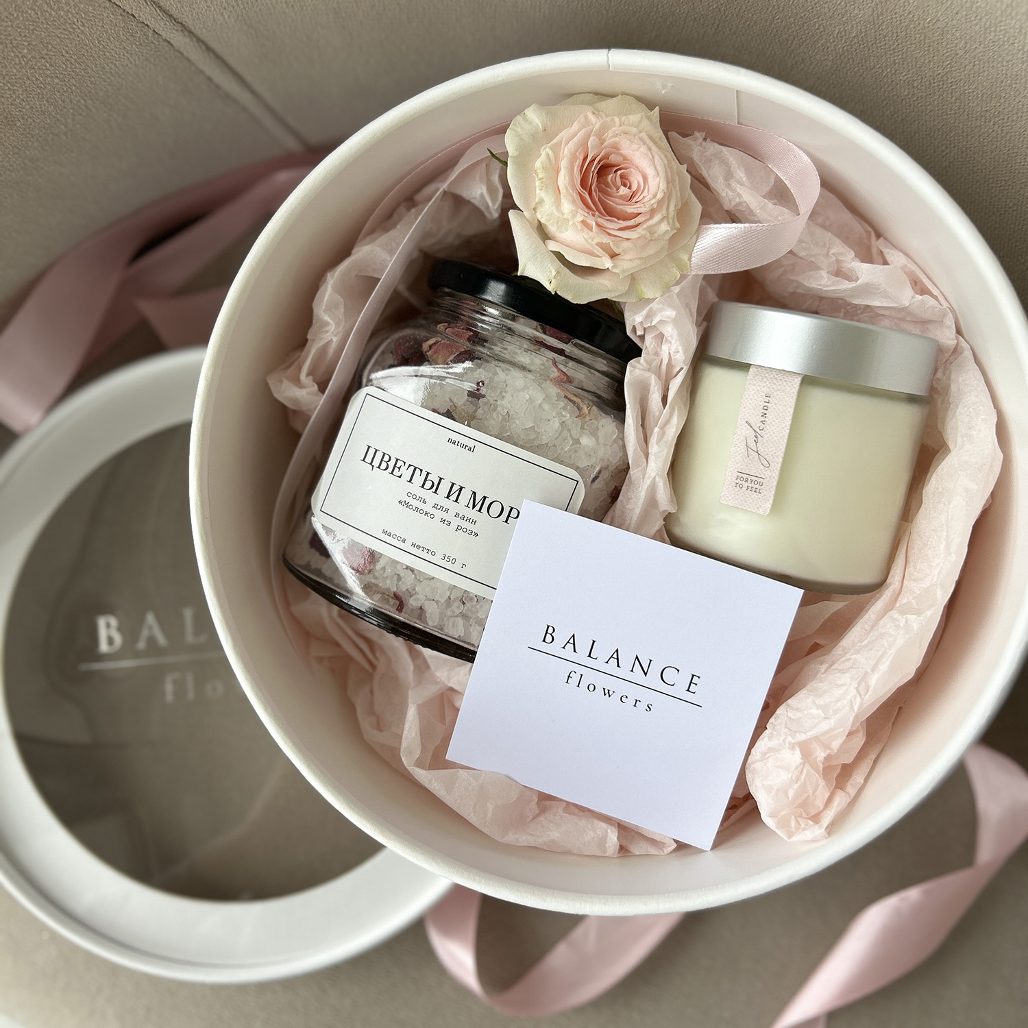 Подарочный набор со свечой и солью для ванн