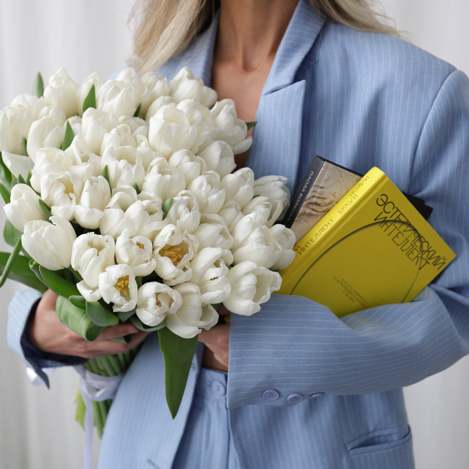 Букет белых тюльпанов