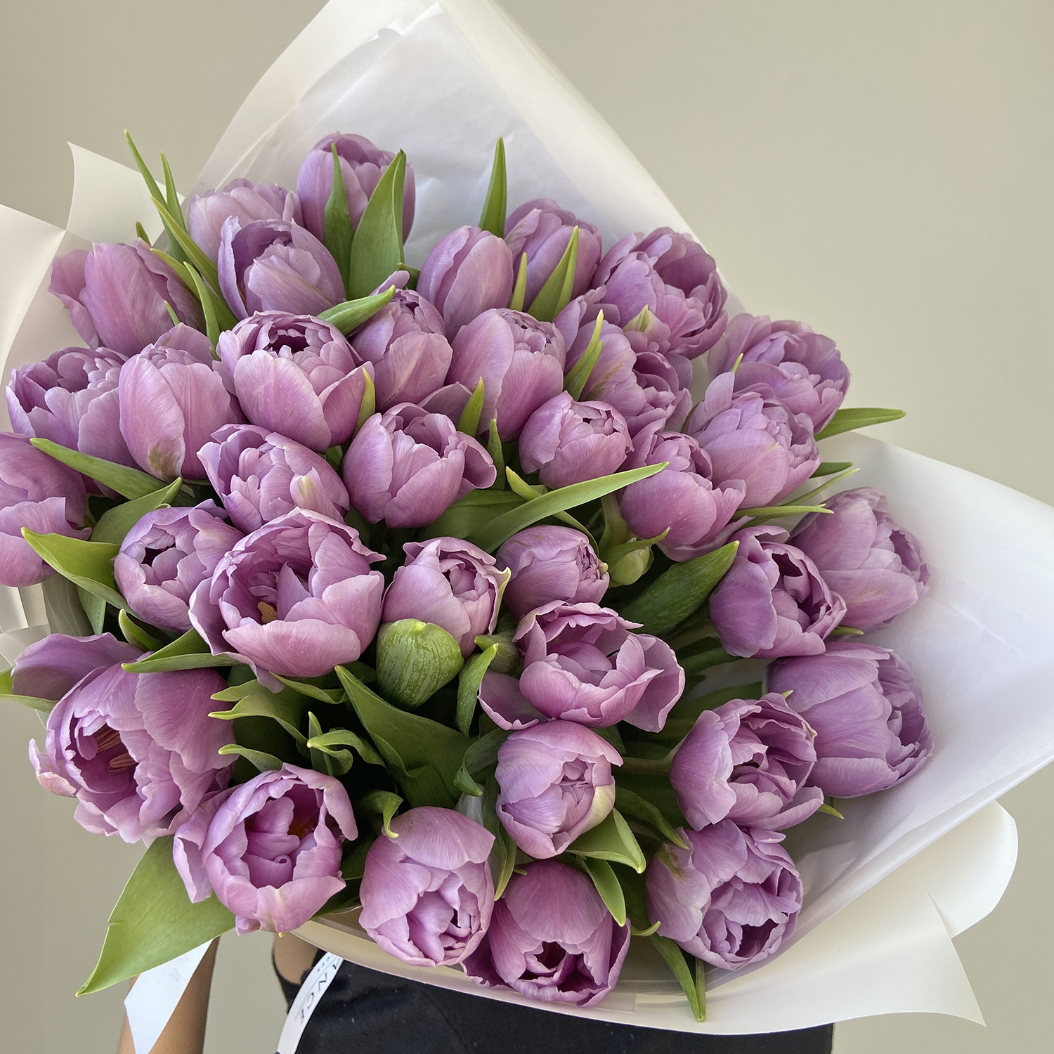 Букет лавандовых пионовидных тюльпанов
