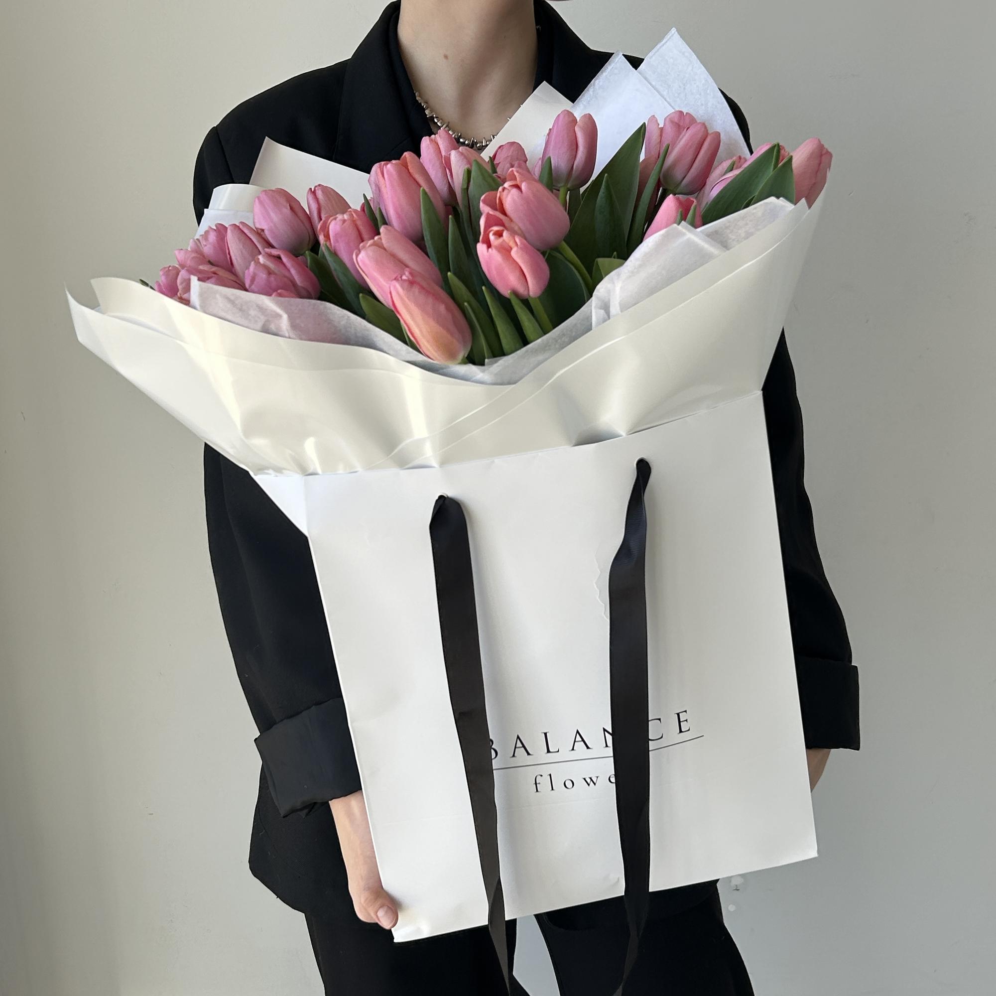 Букет нежных розовых тюльпанов