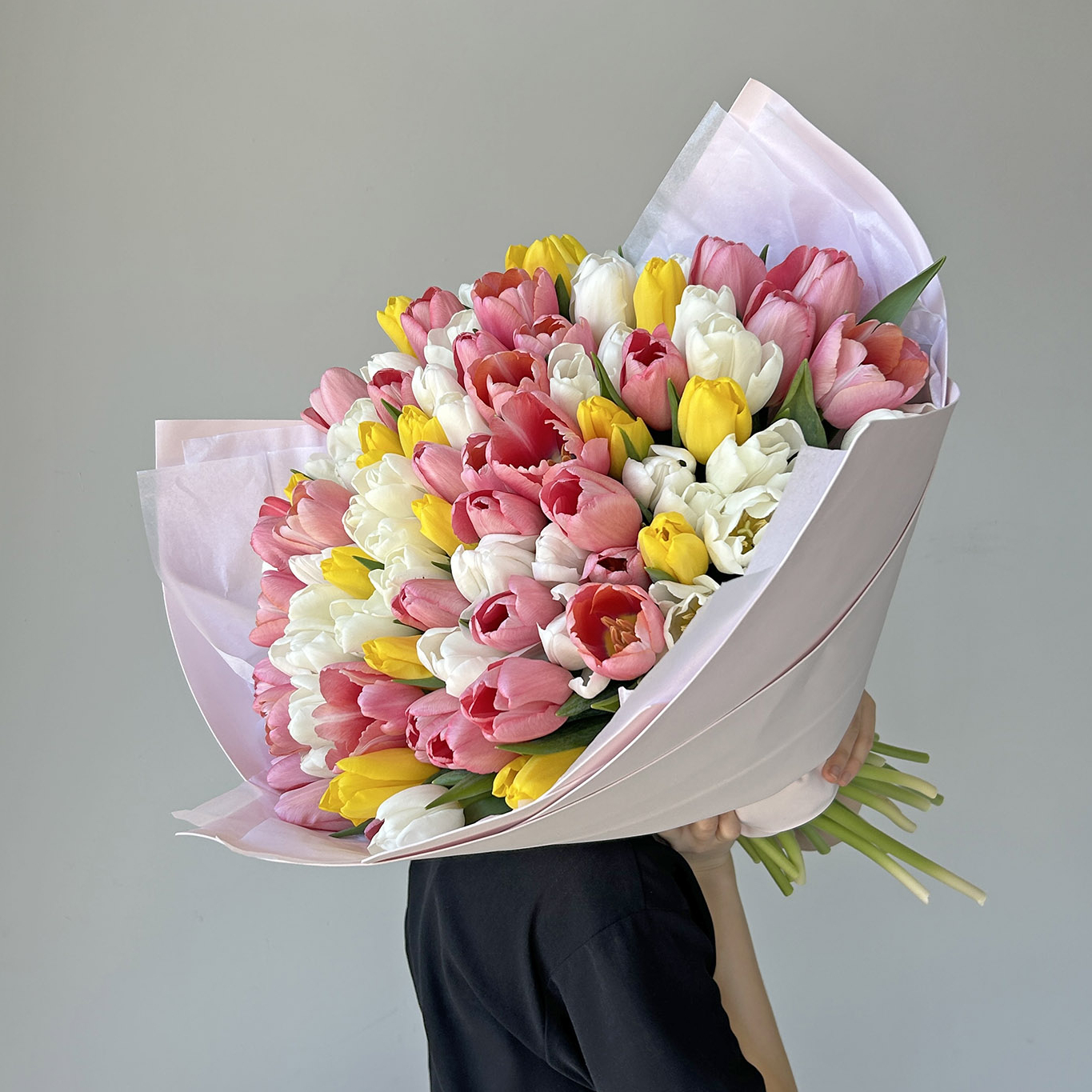 Букет тюльпанов микс (белые, розовые, желтые)