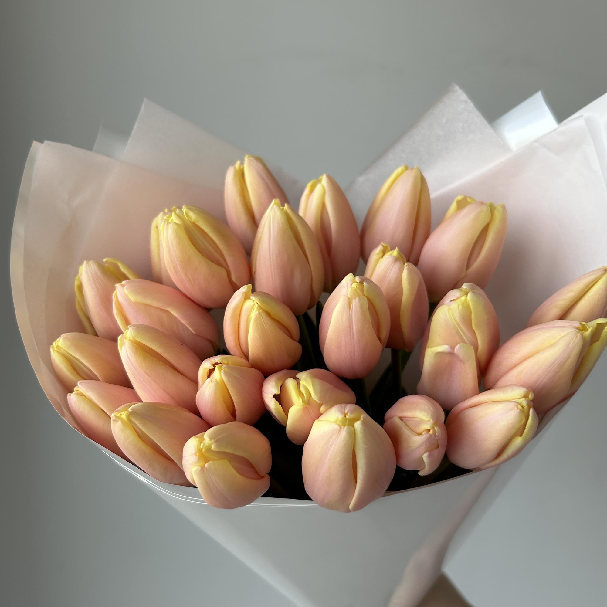 Букет лососевых тюльпанов