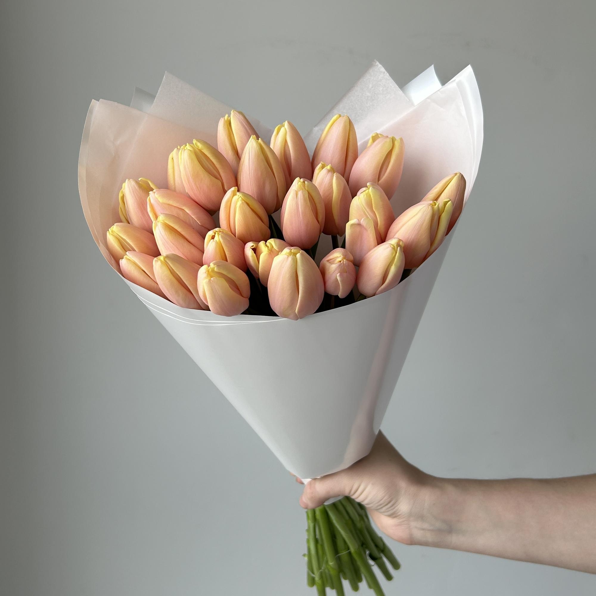 Букет лососевых тюльпанов