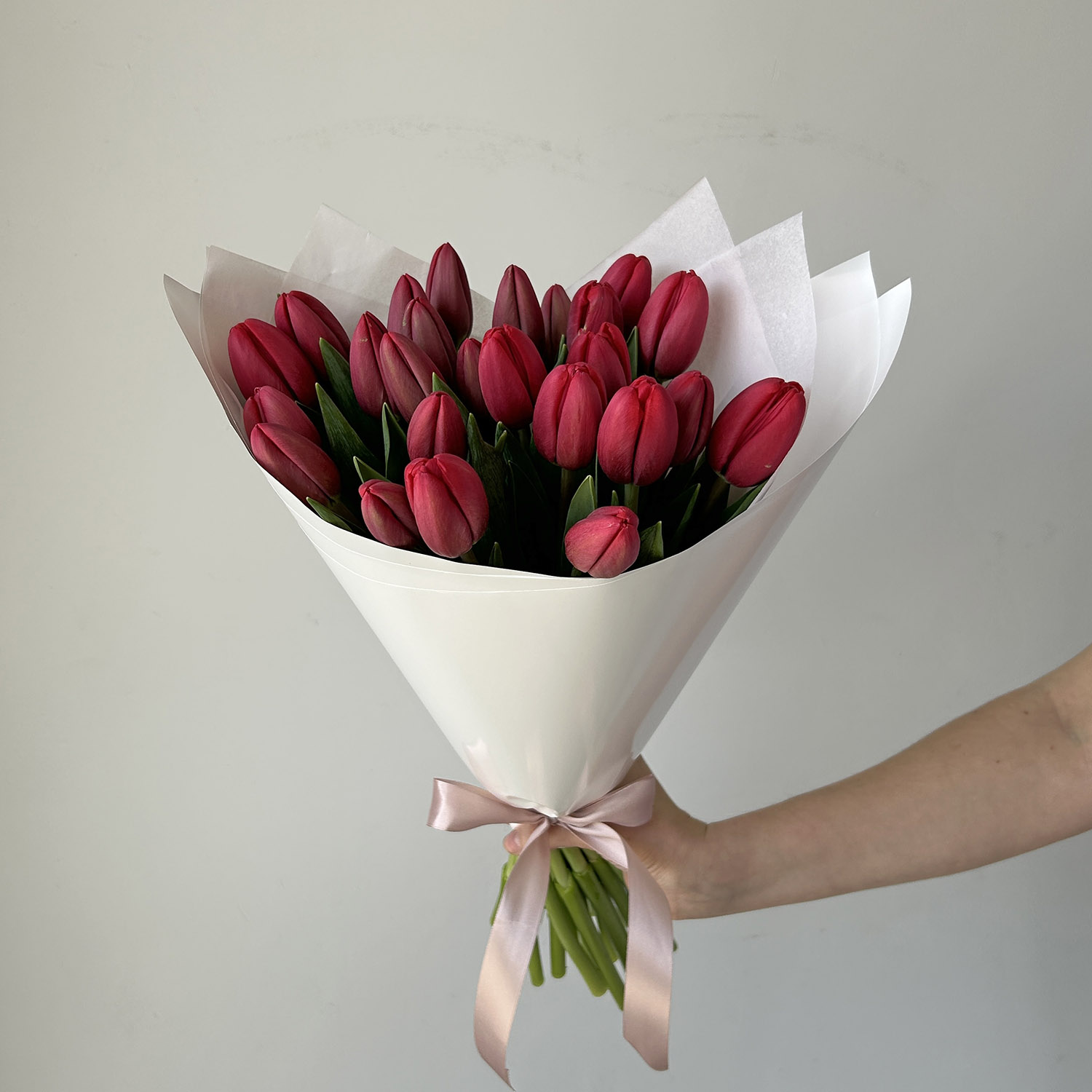 Букет ярких тюльпанов