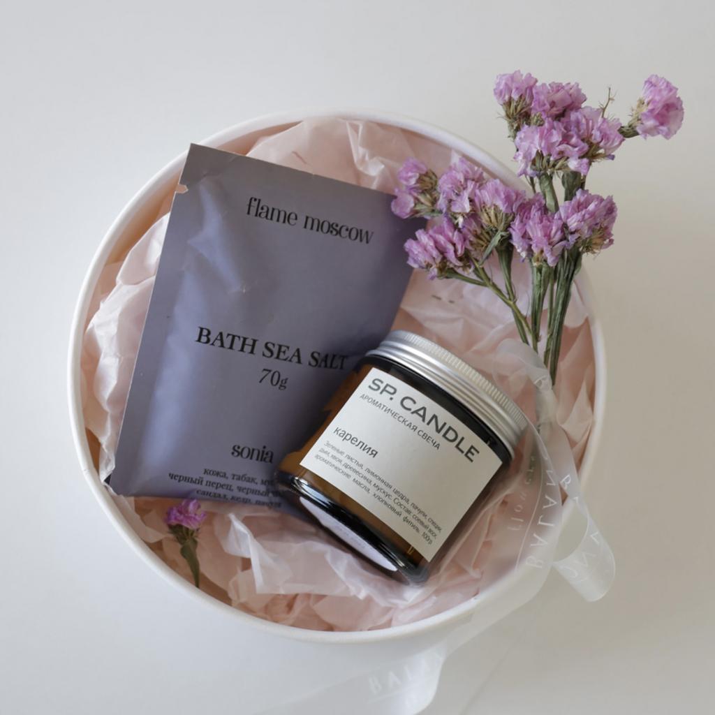Подарочный набор с аромасвечой и солью для ванн