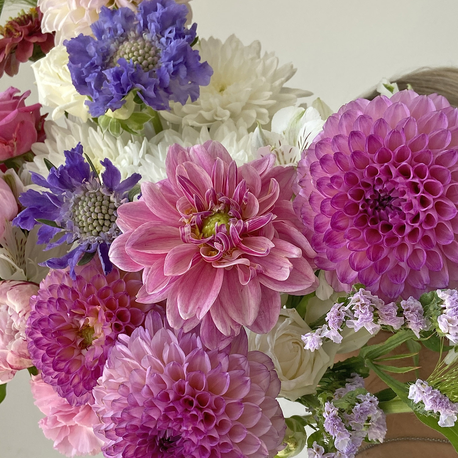 Авторский букет с Георгинами