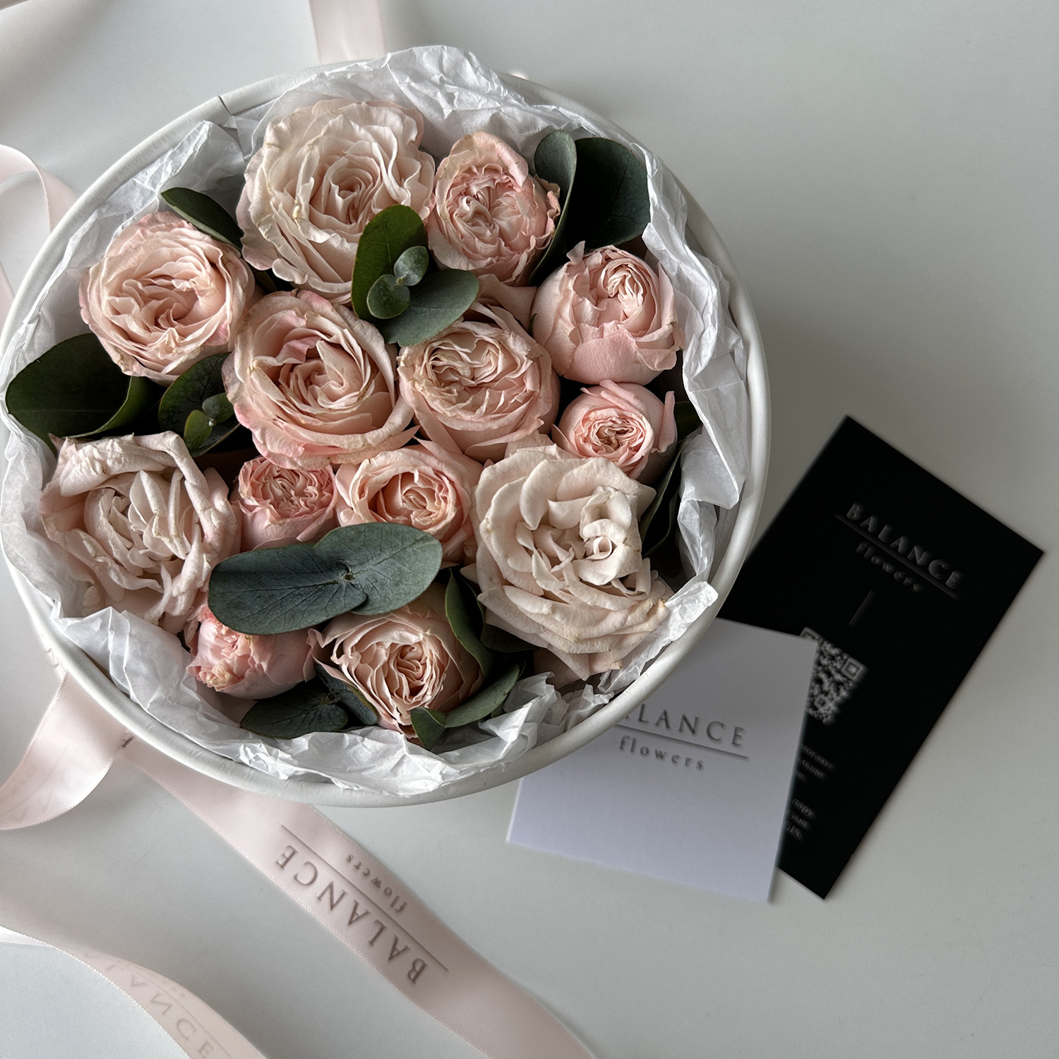 Коробочка с пионовидными розами «Розовые сновидения»