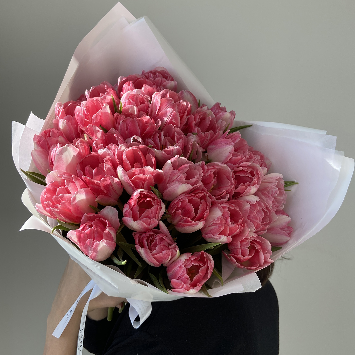 Букет нежно-розовых пионовидных тюльпанов