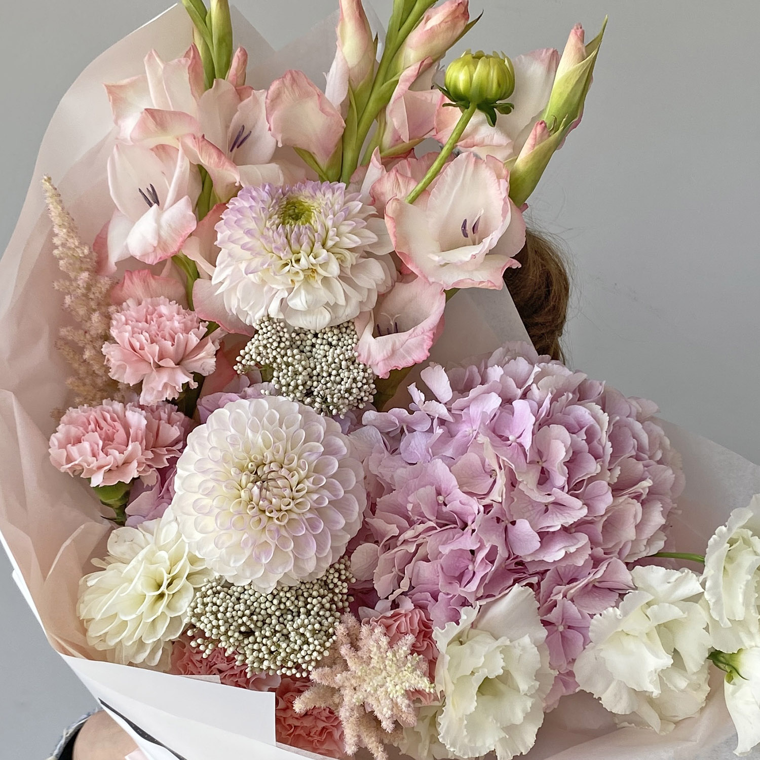 Букет с георгинами "Розовый вечер"